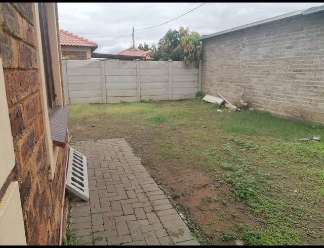 3 BEDROOM HOUSE FOR SALE IN SERALENG
